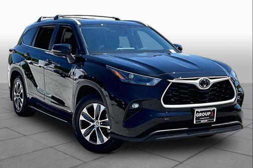 Midnight Black Metallic 2026 Toyota Highlander Hybrid XLE