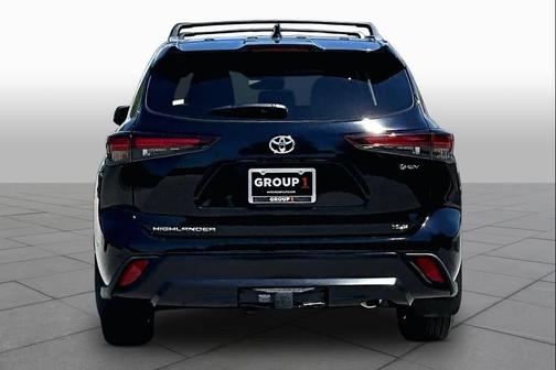 Midnight Black Metallic 2026 Toyota Highlander Hybrid XLE