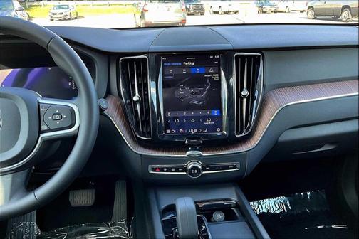 2022 Volvo XC60 Recharge Plug-In Hybrid T8 Inscription Expression