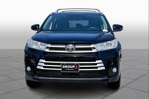 Midnight Black Metallic 2018 Toyota Highlander XLE