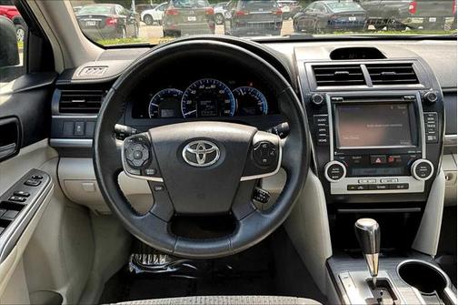 2014 Toyota Camry Hybrid XLE
