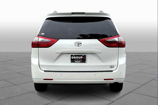 2020 Toyota Sienna XLE Premium