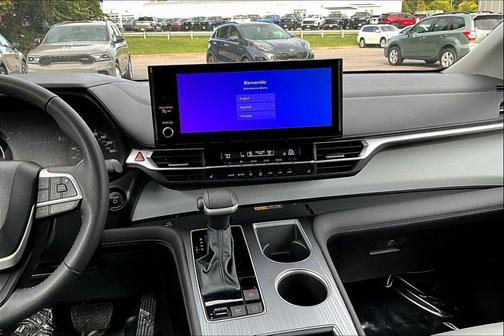2025 Toyota Sienna XLE 8 Passenger