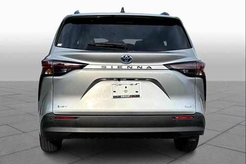 2025 Toyota Sienna XLE 8 Passenger
