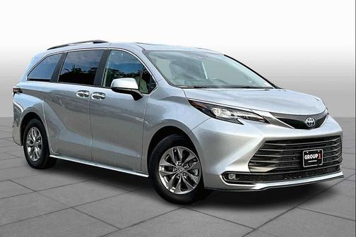 2025 Toyota Sienna XLE 8 Passenger