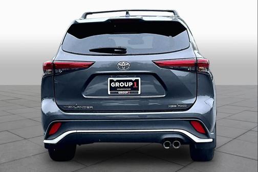 Magnetic Gray Metallic 2023 Toyota Highlander XSE