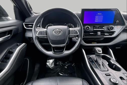 Magnetic Gray Metallic 2023 Toyota Highlander XSE
