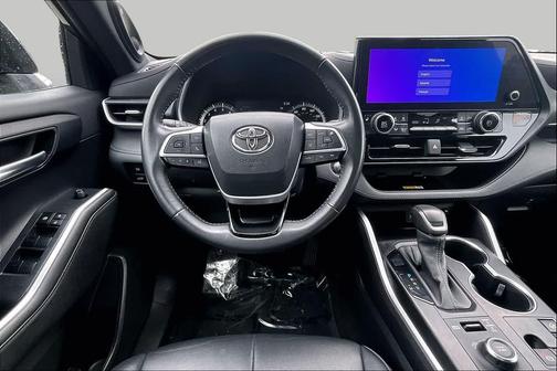Magnetic Gray Metallic 2023 Toyota Highlander XSE