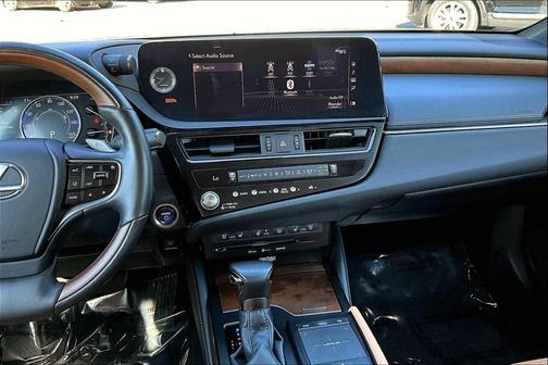2022 Lexus ES 300h Luxury