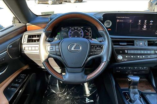 2022 Lexus ES 300h Luxury