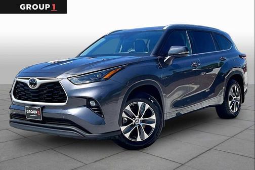 Magnetic Gray Metallic 2024 Toyota Highlander XLE