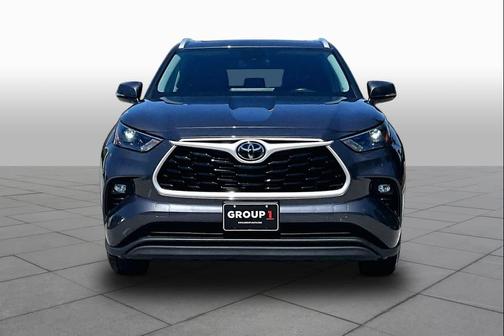 Magnetic Gray Metallic 2024 Toyota Highlander XLE