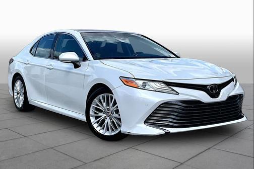 Wind Chill Pearl 2018 Toyota Camry XLE