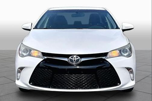 Blizzard Pearl 2017 Toyota Camry SE