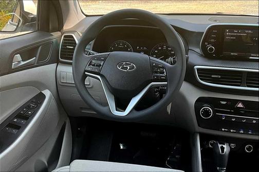 2021 Hyundai TUCSON SE