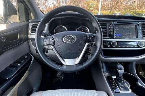Silver Sky Metallic 2016 Toyota Highlander LE Plus