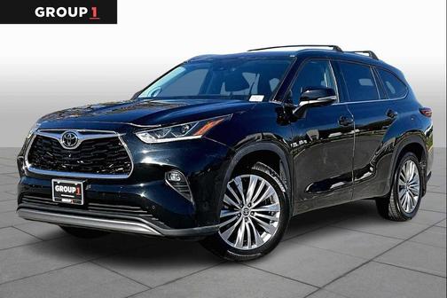 Midnight Black Metallic 2023 Toyota Highlander Platinum