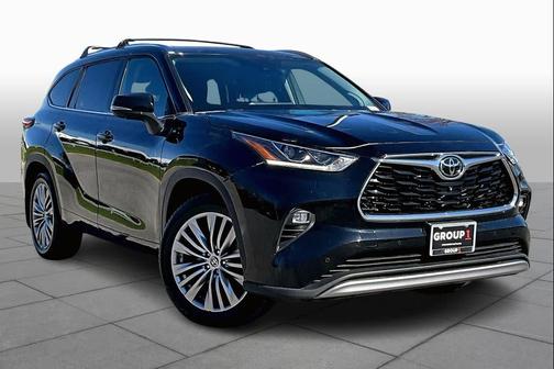 Midnight Black Metallic 2023 Toyota Highlander Platinum