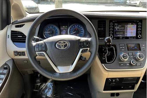 2020 Toyota Sienna XLE Premium