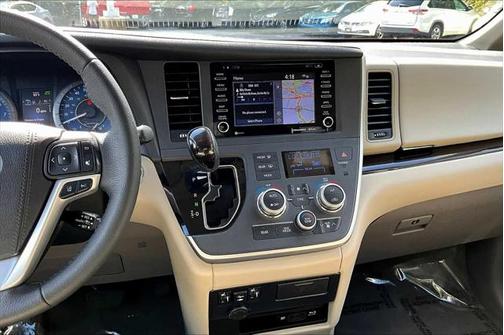 2020 Toyota Sienna XLE Premium