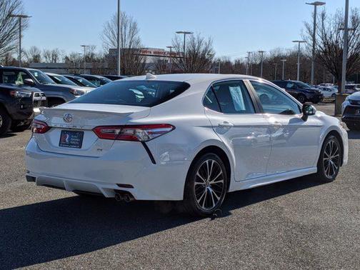 2020 Toyota Camry SE