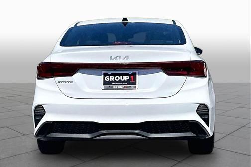 Snow White Pearl 2023 Kia Forte LXS
