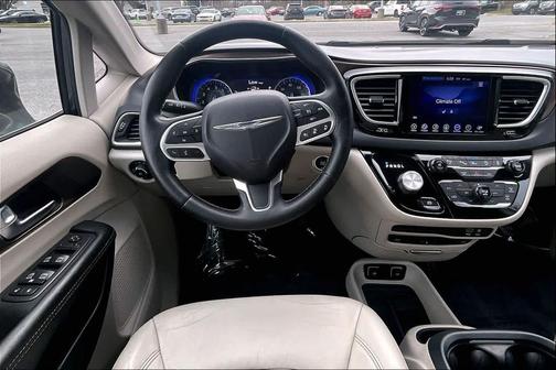 2017 Chrysler Pacifica Touring-L