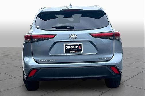 Moon Dust 2023 Toyota Highlander XLE