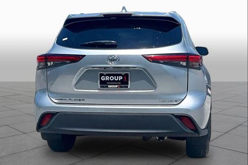Celestial Silver Metallic 2021 Toyota Highlander XLE
