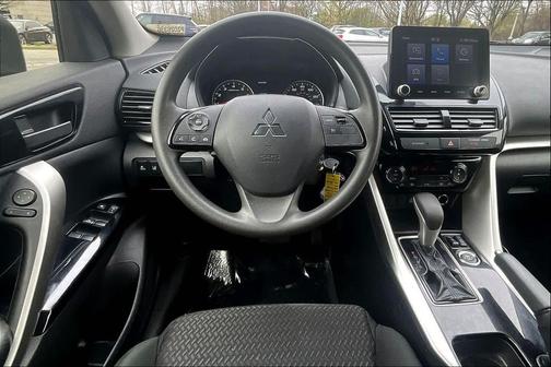 Labrador Black Pearl 2023 Mitsubishi Eclipse Cross LE