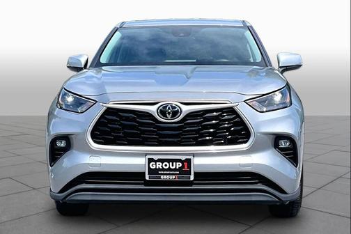Celestial Silver Metallic 2022 Toyota Highlander LE