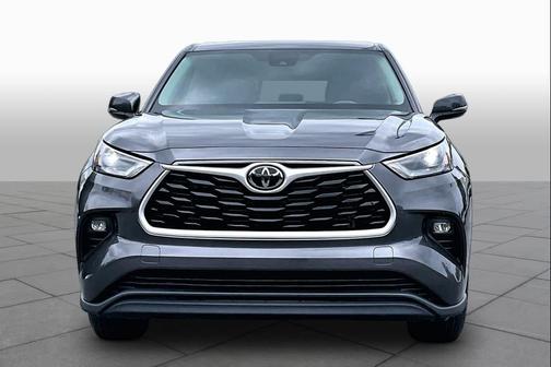 Magnetic Gray Metallic 2023 Toyota Highlander LE