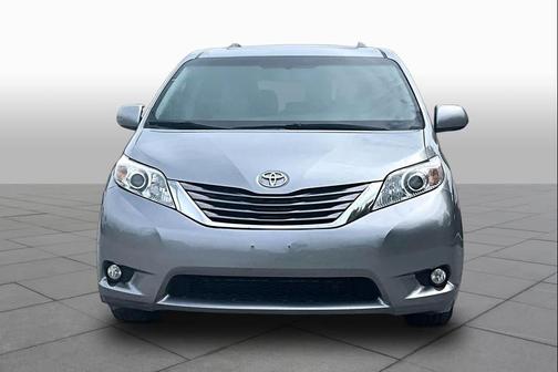 Silver Sky Metallic 2017 Toyota Sienna XLE