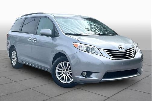 Silver Sky Metallic 2017 Toyota Sienna XLE