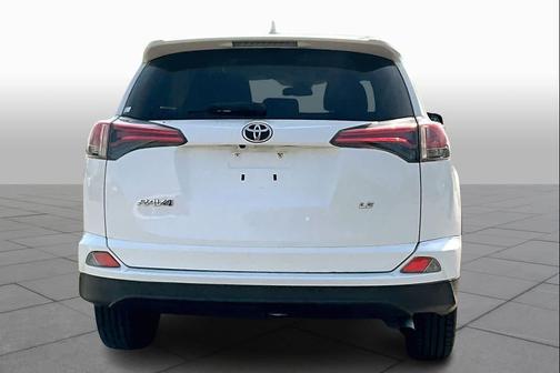 Super White 2018 Toyota RAV4 LE