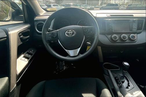 Super White 2018 Toyota RAV4 LE