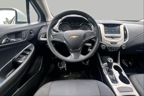 Summit White 2018 Chevrolet Cruze LS