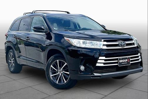 Midnight Black Metallic 2018 Toyota Highlander XLE