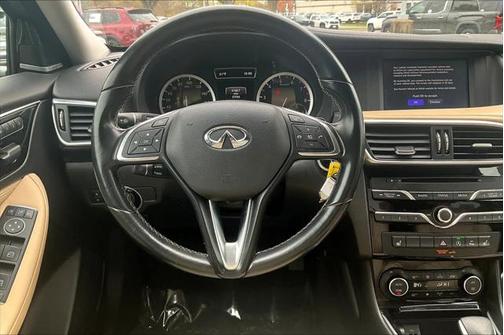 2017 INFINITI QX30 Premium