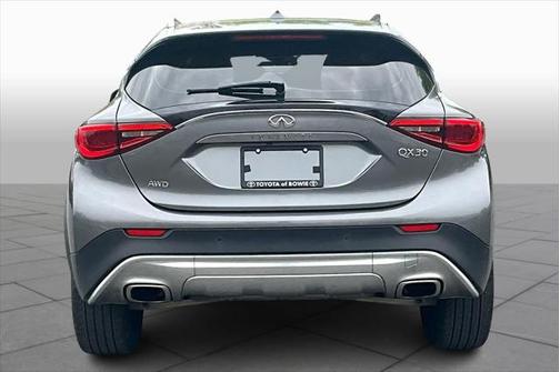 2017 INFINITI QX30 Premium