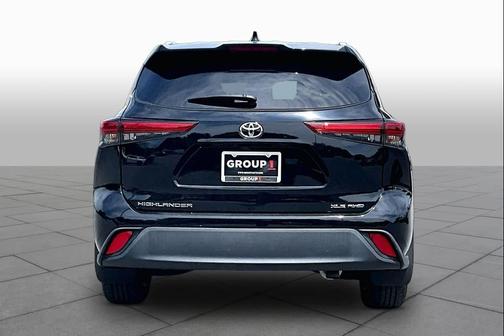 Midnight Black Metallic 2023 Toyota Highlander XLE