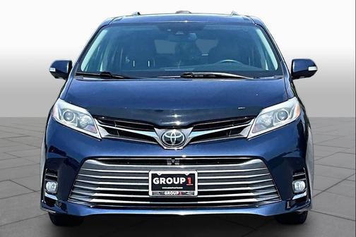 Parisian Night Pearl 2019 Toyota Sienna Limited Premium