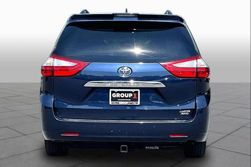 Parisian Night Pearl 2019 Toyota Sienna Limited Premium
