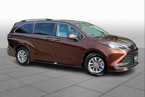 2024 Toyota Sienna XLE 8 Passenger