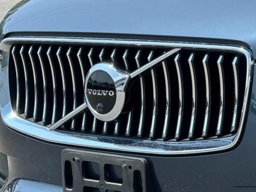 2022 Volvo XC90 T6 Momentum 7 Passenger