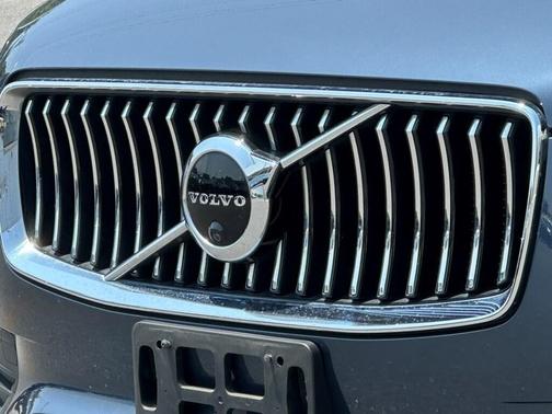 2022 Volvo XC90 T6 Momentum 7 Passenger