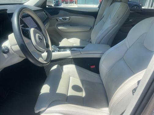 Bright 2024 Volvo XC90 B6 Ultimate Bright Theme 7-Seater