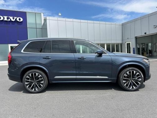 2025 Volvo XC90 Plug-In Hybrid T8 Plus 7-Seater