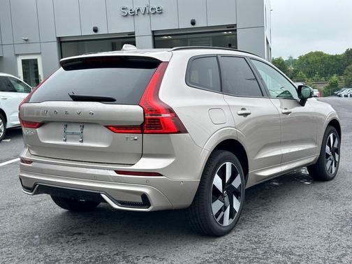 2025 Volvo XC60 Plug-In Hybrid T8 Plus