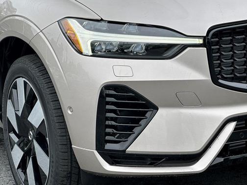2025 Volvo XC60 Plug-In Hybrid T8 Plus